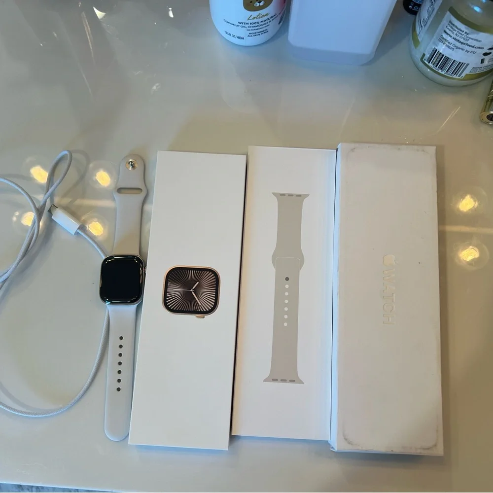 Apple Watch with White Sport Band and Silver Case - Picture 2 of 4